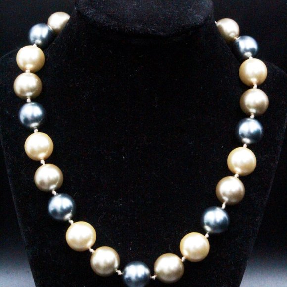 Carolee Designer Signed Faux Pearl Glass Grey Champagne Large Bead NOS Necklace - Picture 14 of 16